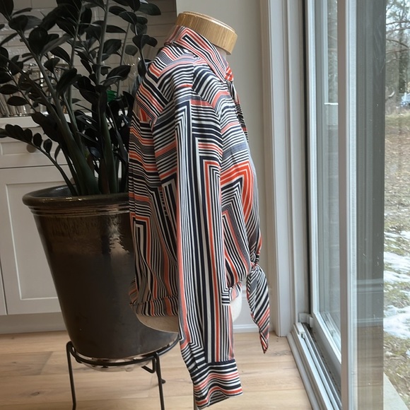 EUC Trina Turk silk blouse - Picture 2 of 8